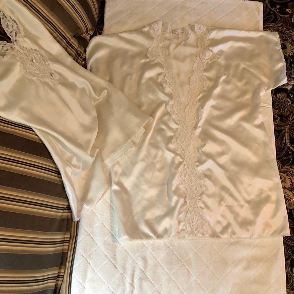 Wendy Ann lacy babydoll with robe, size M